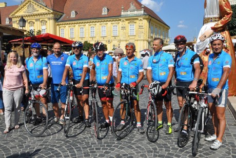 Kerékpárral érkeztek Cento-ból Fehérvárra - húsz éves a testvérvárosi kapcsolat